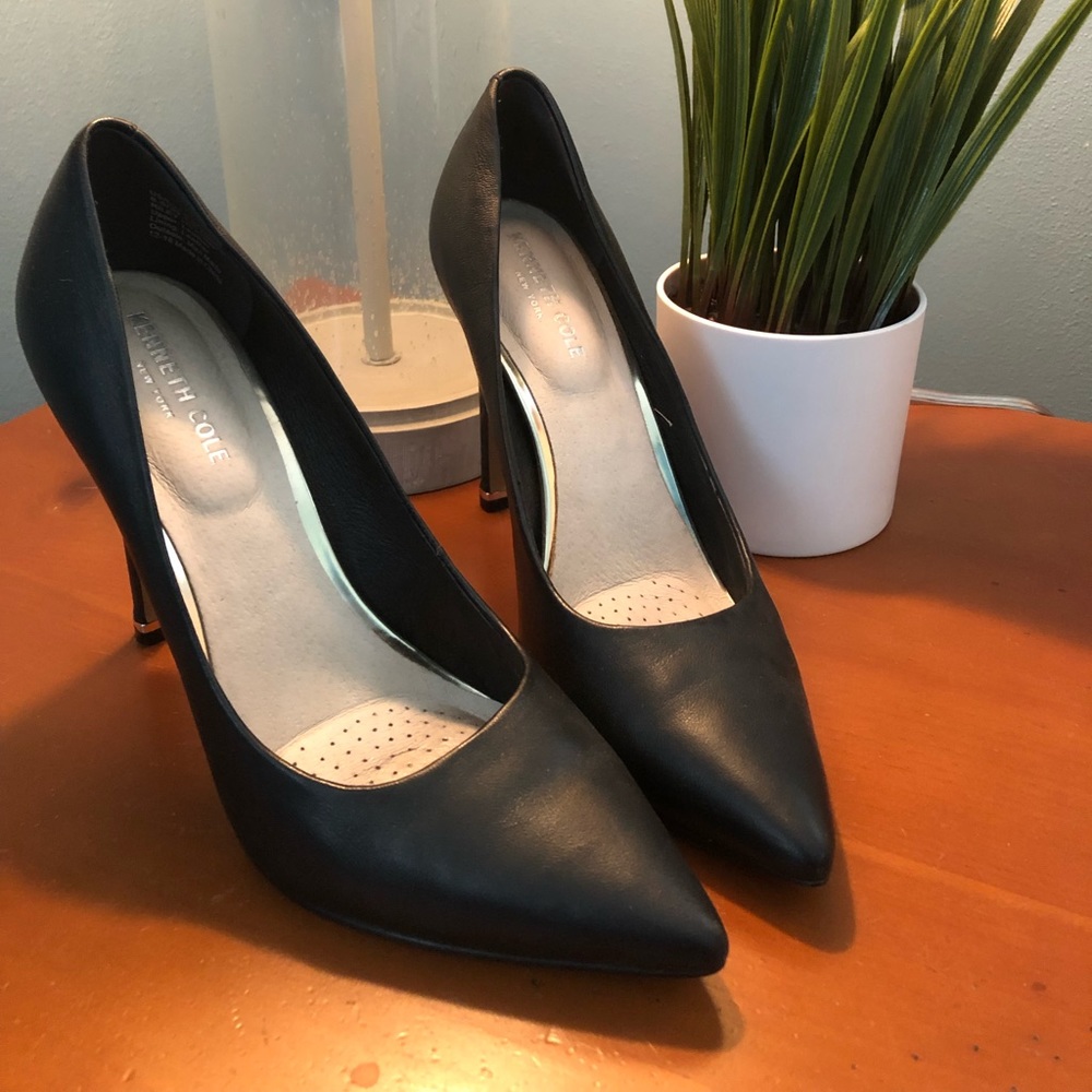 Kenneth Cole New York Riley pump